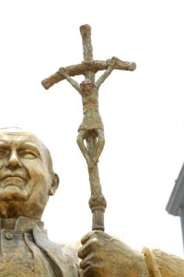 Terminado monumento al Papa 'mensajero de la paz”