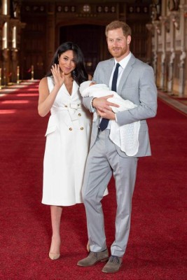 FOTOS: Así han sido presentados los bebés de la familia real británica