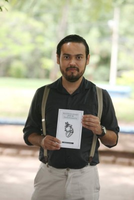 Josué Álvarez publicó su libro de cuentos 'Instrucciones para un taxidermista'