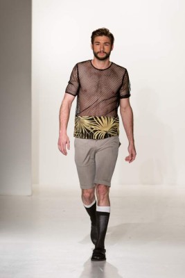 Texturas, cortes e historia en la pasarela de Guillermo Irías