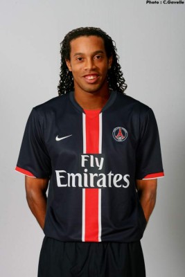 Las ocho camisetas que se puso Ronaldinho en sus 18 años de carrera