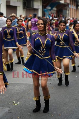 Elegancia, belleza y estilo derrocharon palillonas de SPS y El Progreso