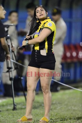 FOTOS: Sonrientes y bellas, las mujeres que acudieron al estadio Morazán