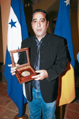 Ramón García Mateos recibió el premio de poesía Juegos Florales