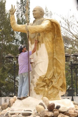 Terminado monumento al Papa 'mensajero de la paz”