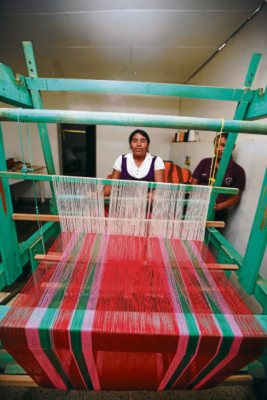 Colorido y creatividad en los telares lencas