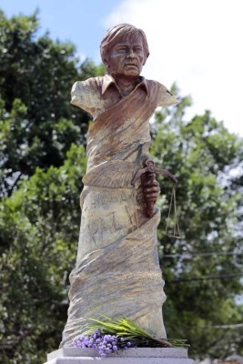 Busto inmortaliza valentía e integridad de Landaverde