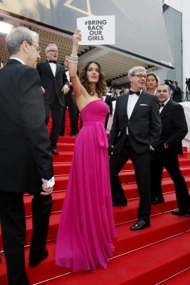 Salma Hayek se robó la atención en Cannes