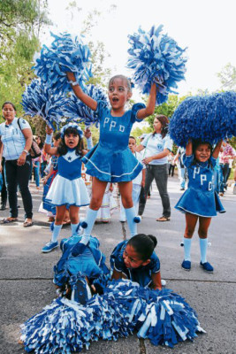 Preescolares llenan de patriotismo la capital