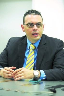 Fiscalizadores de partidos deben pasar las pruebas de confianza