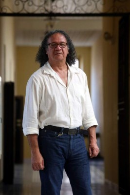 Óscar Pérez o los dioses fragmentados en la piel de los espejos