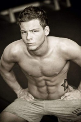 El radical cambio del niño de la película Stuart Little