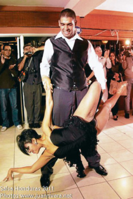 Tonifique su cuerpo al ritmo de salsa