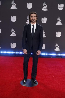 FOTOS: Famosos que deslumbraron en la alfombra roja de los Latin Grammy 2019