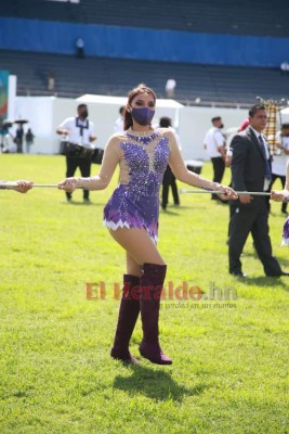 Bellas y deslumbrantes, así retornaron las palillonas a los desfiles (FOTOS)