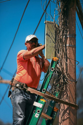 Contratos colectivos asfixian a Hondutel