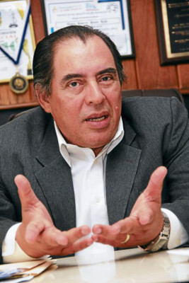 Edwin Pavón: 'Si salgo reelecto como diputado, dejo el fútbol”