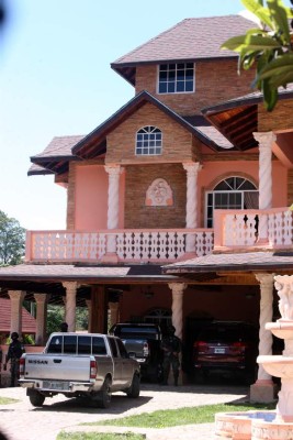 En apenas seis meses expolicía detenido levantó su palacio