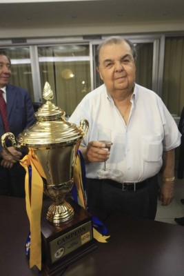 José Ferrari brinda y da plazo a Héctor Vargas