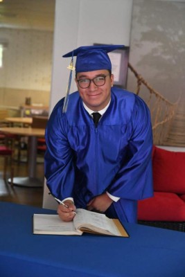 Emotiva celebración al éxito en International School
