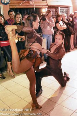 Tonifique su cuerpo al ritmo de salsa