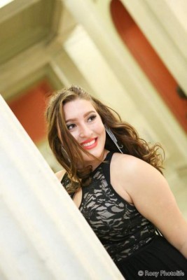 Así es Selena Lee, la hondureña que encanta con su voz en EEUU