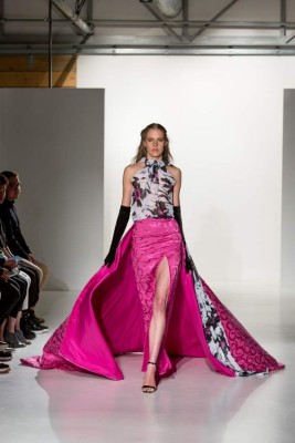 Texturas, cortes e historia en la pasarela de Guillermo Irías