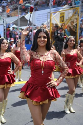 FOTOS: Las 10 palillonas más bellas de los desfiles patrios 2019