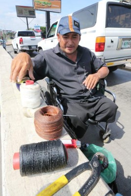 Zapatero en silla de ruedas: 'No me regale dinero, mejor deme trabajo”