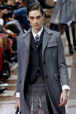 Los extravagantes modelos del desfile de moda otoño-invierno 2019 en Paris