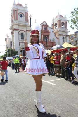 Elegancia, belleza y estilo derrocharon palillonas de SPS y El Progreso
