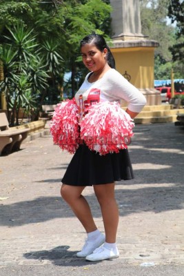 Ellas son las carismáticas pomponeras del Instituto Morazán de Tegucigalpa