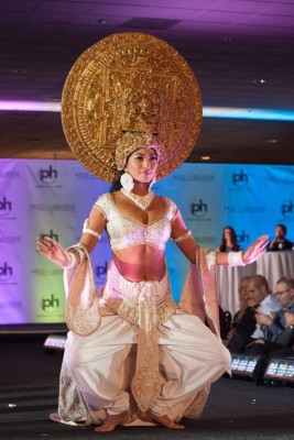 ¡Hermosas! Las chicas de Miss Universo 2017 modelan sus trajes típicos