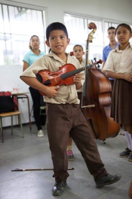 Barrios con sonido de violín, paz y anhelos