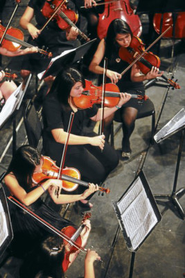 Sonidos orquestales en honor a las víctimas