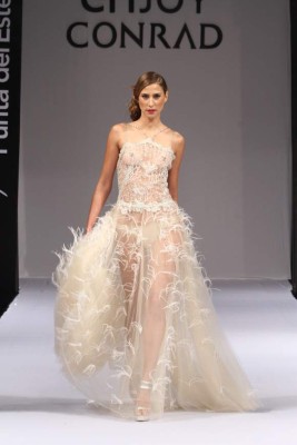 Transparencias, guipur y sedas en la pasarela