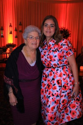 Ruth Marie de Sabillón llegó a las cinco décadas entre abrazos y sorpresas