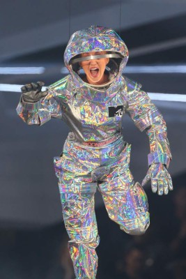 La espectacular entrada de Katy Perry en los premios MTV Video Music Awards