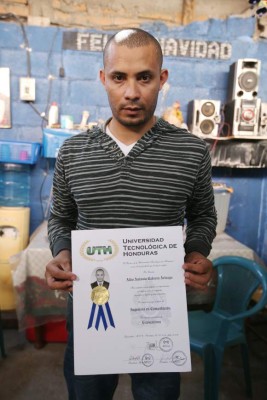 Ingeniero sordo: 'No necesito ser oyente... tengo todo lo que me hace feliz”