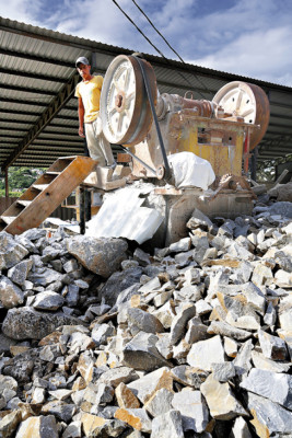 De piedras nace el color