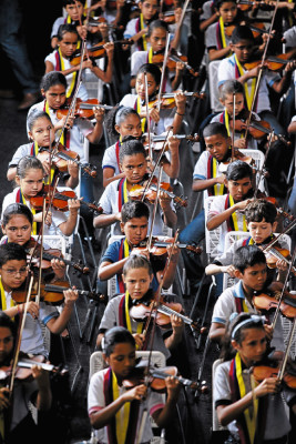 El maestro venezolano creador de orquestas
