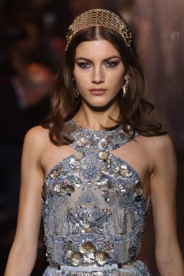 La alta costura seduce con propuestas extravagantes