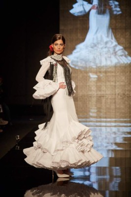 Sedas, crepés y encajes al ritmo de flamenco