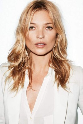 Bajan de avión a la modelo Kate Moss