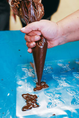 Emprendedoras impulsan fábrica de chocolates