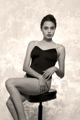 Fotos sensuales de Angelina Jolie a los 16