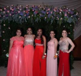 Bellas lucieron las seniors Mariela Arita, Lilieth Perdomo, Reyna Laínez, Abish Peña y Michelle García.