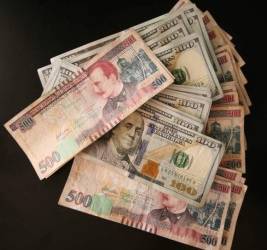 Un informe del Sistema Electrónico de Negociación de Divisas (Sendi) revela que en agosto pasado el tipo de cambio se devaluó de 22.8710 a 22.8969 lempiras por dólar, o sea dos centavos.
