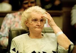 Dorothea Puente, la abuela que enterró siete cuerpos en su jardín en California