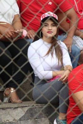 FOTOS: Bellas mujeres engalanaron el cierre de la jornada 6 del Clausura